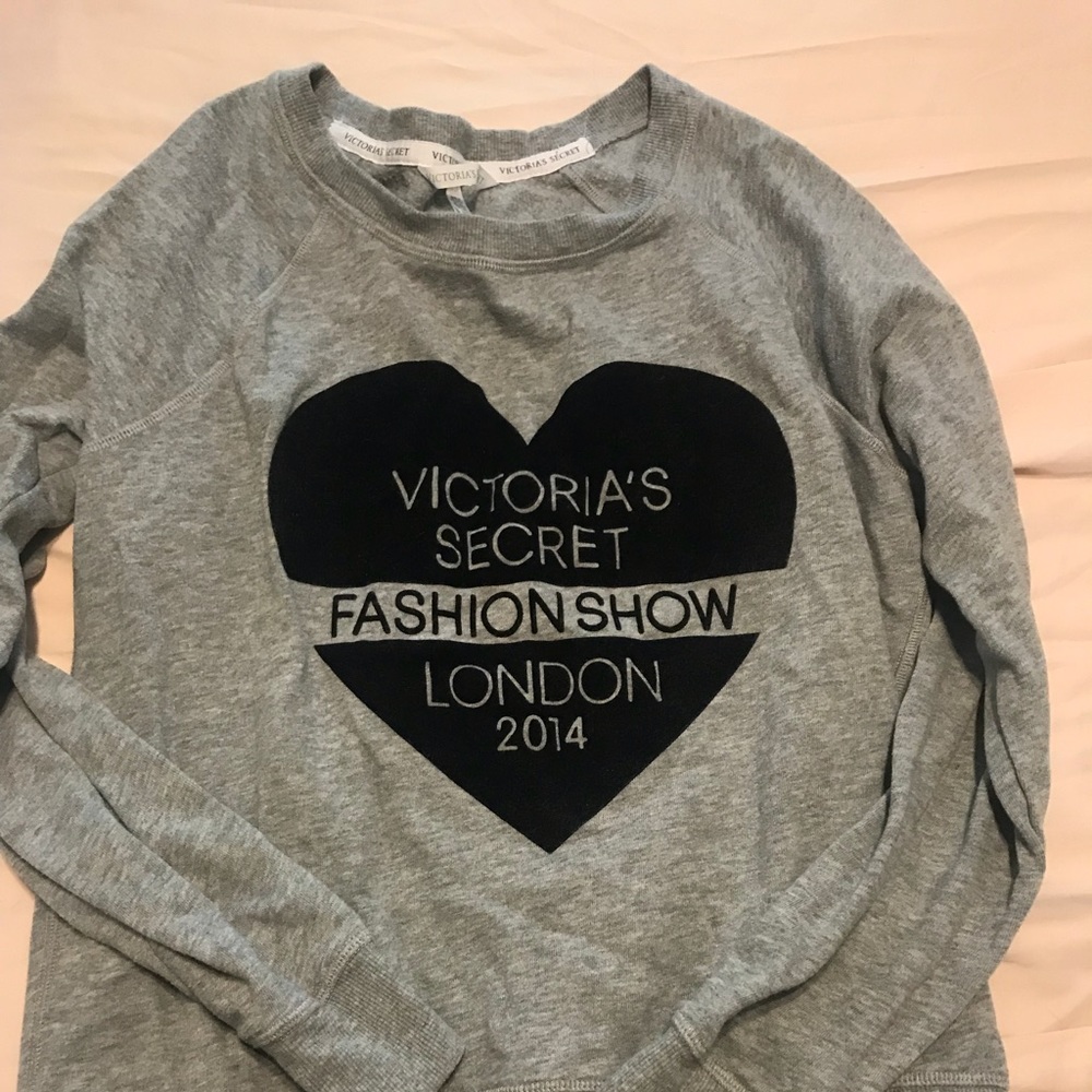 VS fashion show top